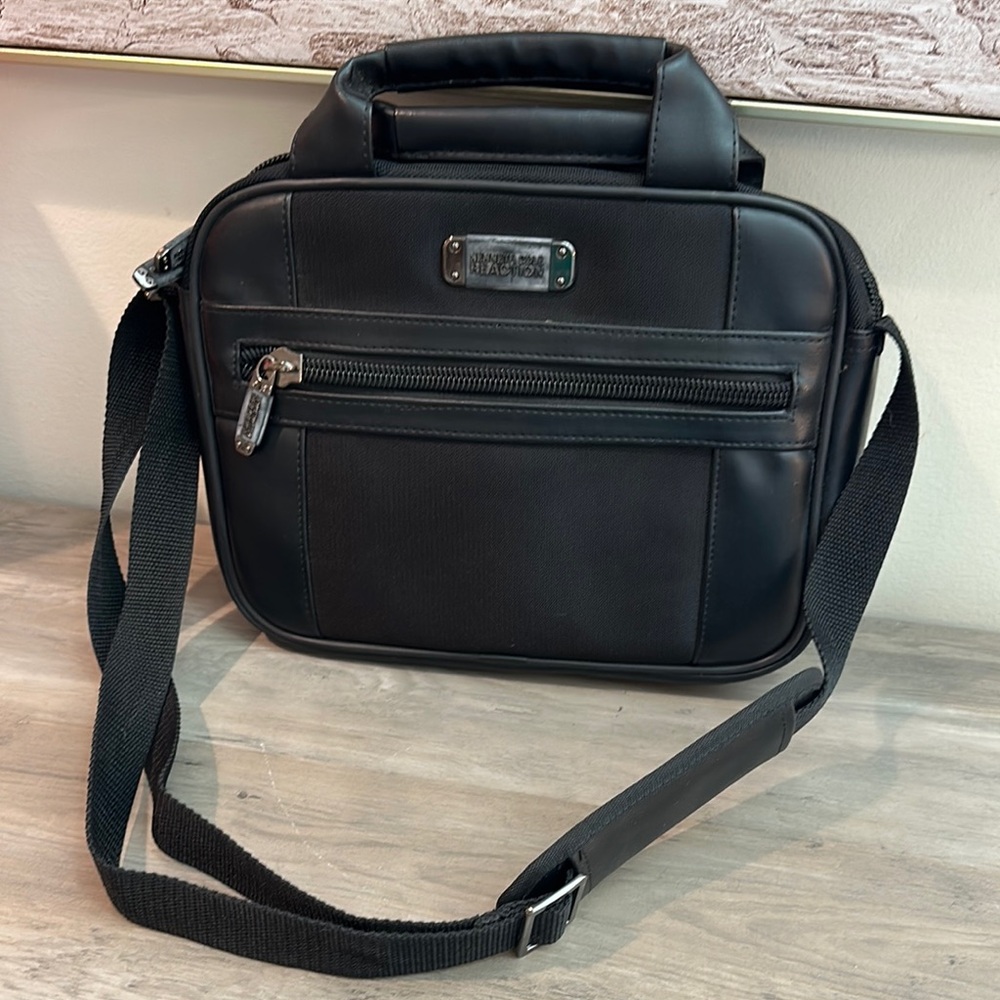 Kenneth Cole Tablet/Laptop Travel Bag